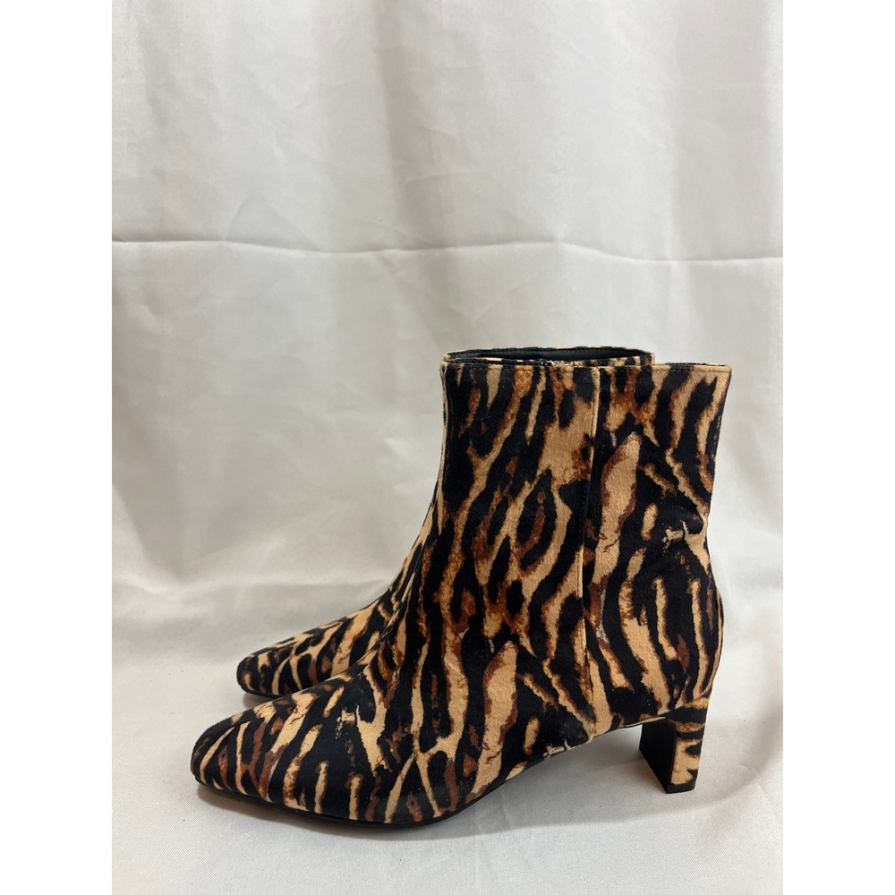 A New Day Womens Tiger Print Square Toe Block Heel Ankle Boots Size 8 NWT